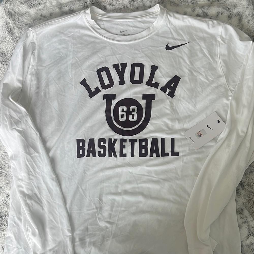 White Nike Loyola Basketball Long Sleeve Shirt, Men’s size XXL